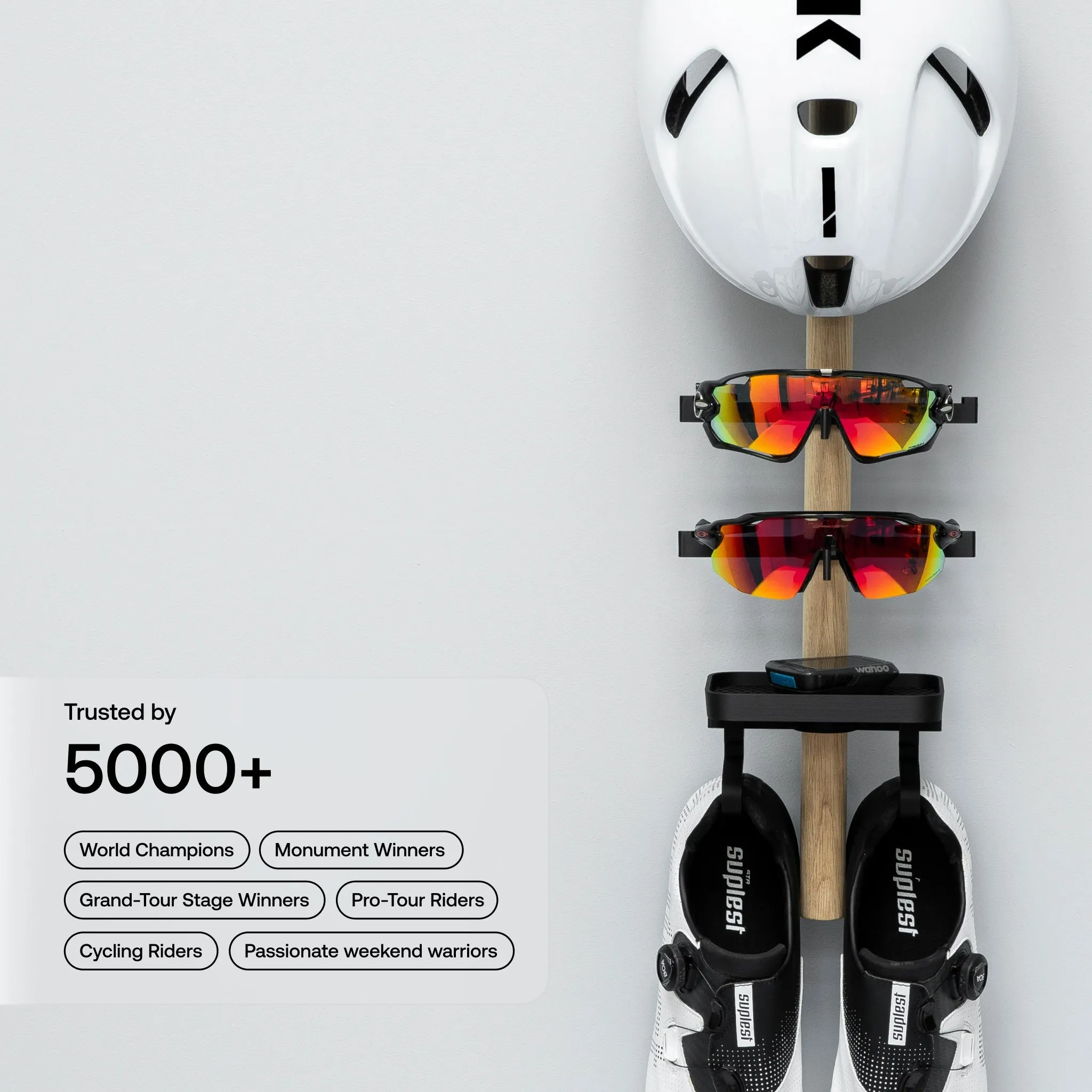 Rack | D . Shoes   2x Glasses   Helmet   Tray